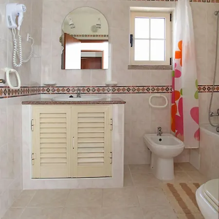 Da Duarte - Walkable To Shops Bars Vakantiehuis Albufeira