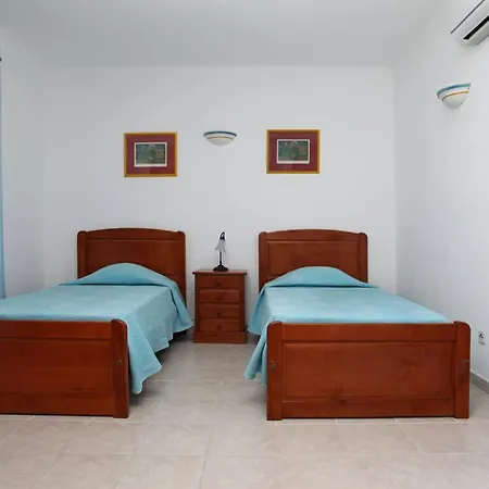 Da Duarte - Walkable To Shops Bars Albufeira